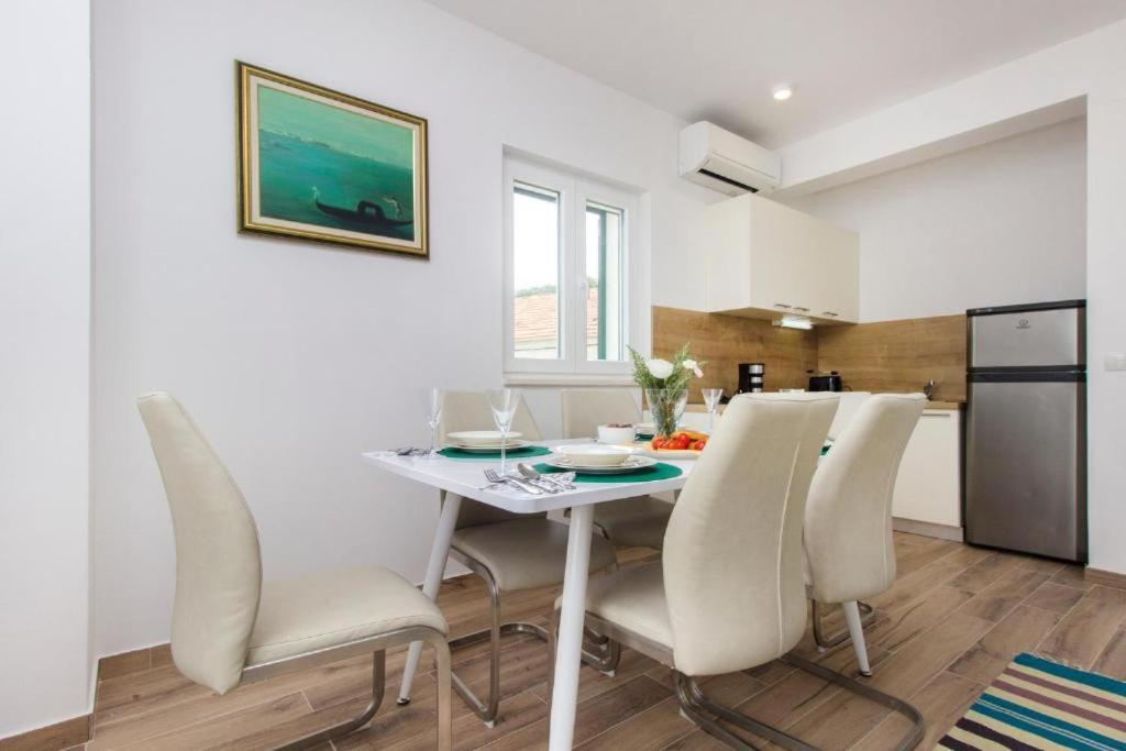 Riva 2 Apartment Krapanj Exterior photo